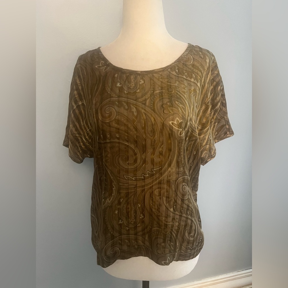 Ellen Tracy NWOT Short Sleeve Top Made out of Silk!